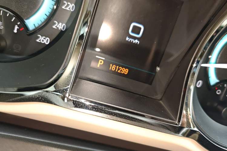 Used Buick LaCrosse 2011 2.4L SIDI Haoya Edition Odometer Close Up
