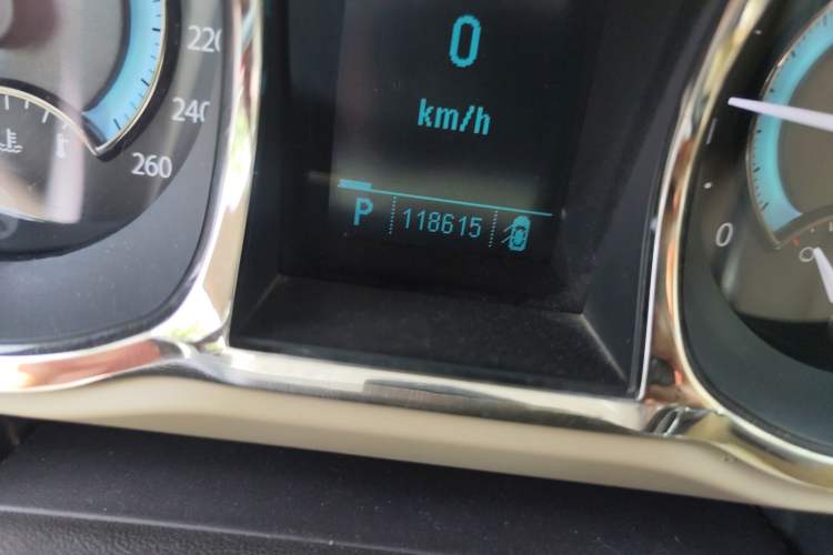 Used Buick LaCrosse 2011 2.4L SIDI Elegant Edition Odometer Close Up