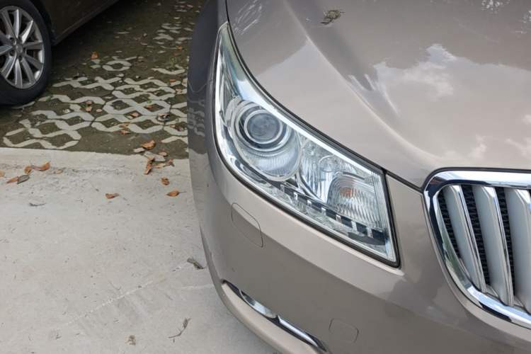 Used Buick LaCrosse 2011 2.4L SIDI Luxury Edition Right Front Headlight