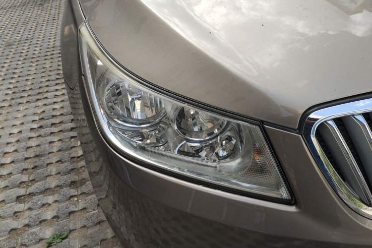 Used Buick LaCrosse 2011 2.4L SIDI Elegant Edition Right Front Headlight