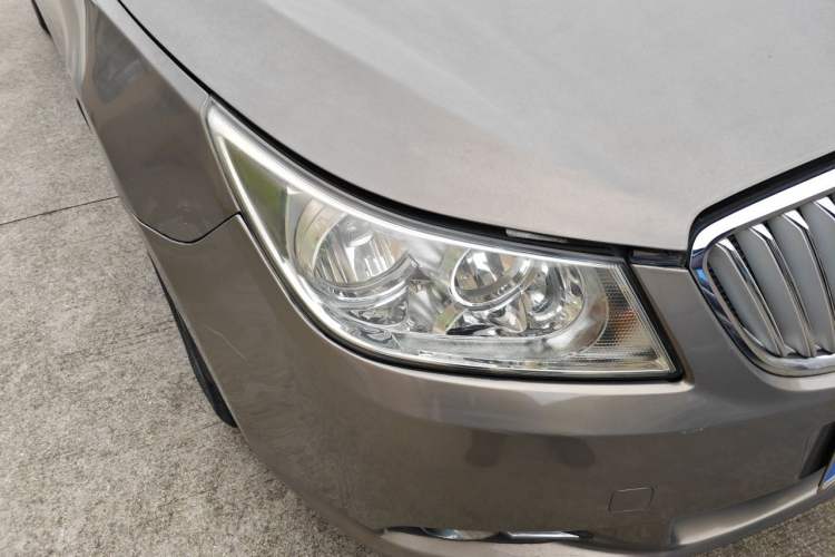 Used Buick LaCrosse 2011 eAssist 2.4L Elegance Edition Right Front Headlight