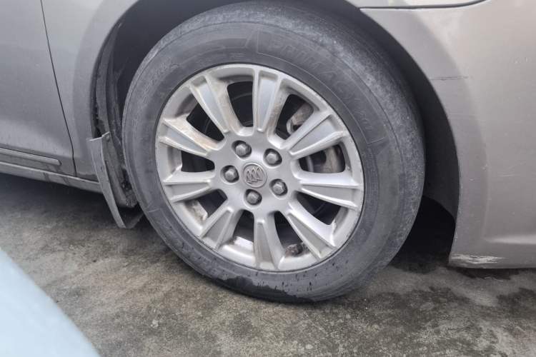 Used Buick LaCrosse 2011 2.4L SIDI Haoya Edition Right Front Wheel Hub