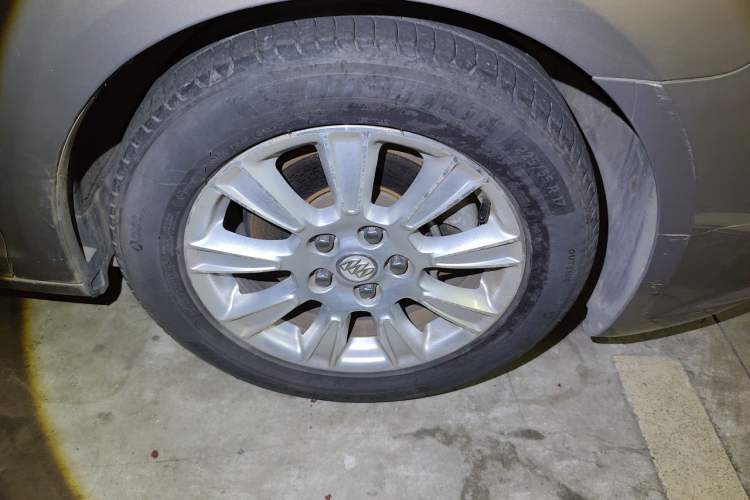 Used Buick LaCrosse 2011 2.4L SIDI Haoya Edition Right Front Wheel Hub