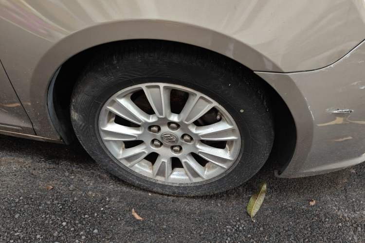 Used Buick LaCrosse 2011 2.4L SIDI Elegant Edition Right Front Wheel Hub