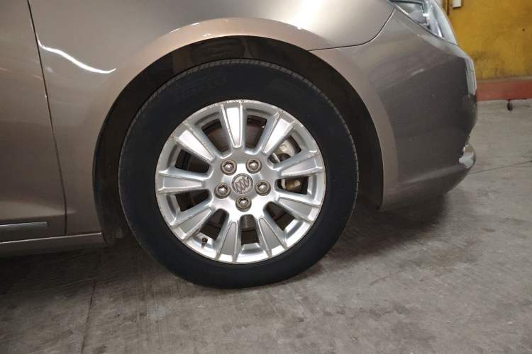 Used Buick LaCrosse 2011 2.4L SIDI Haoya Edition Right Front Wheel Hub