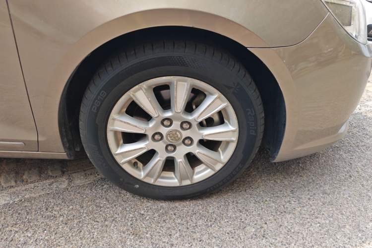 Used Buick LaCrosse 2011 2.4L SIDI Haoya Edition Right Front Wheel Hub
