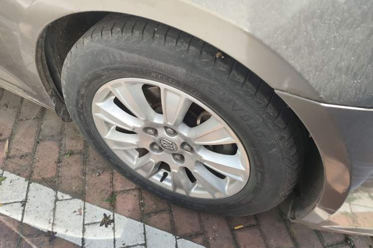 Used Buick LaCrosse 2011 2.4L SIDI Elegant Edition Right Front Wheel Hub