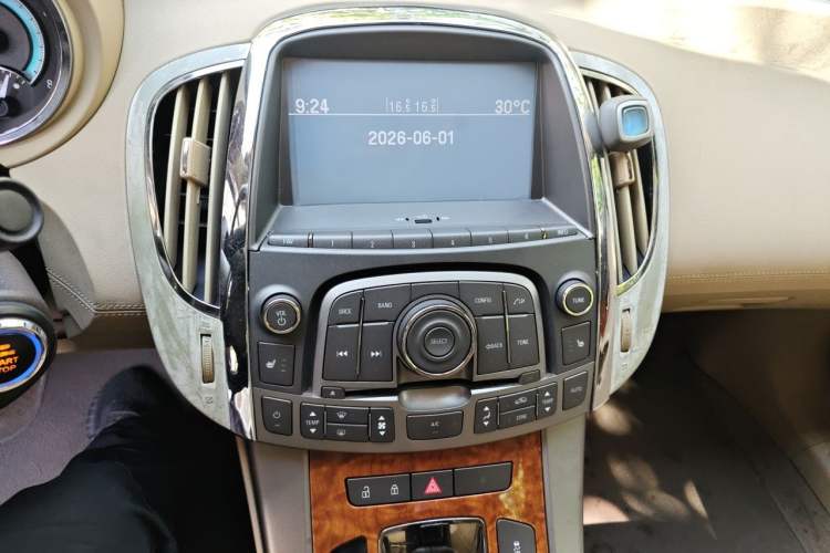 Used Buick LaCrosse 2012 2.4L SIDI Elegant Edition Audio And AC Panel