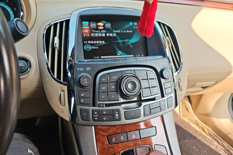 Used Buick LaCrosse 2012 2.4L SIDI Luxury Edition Audio And AC Panel
