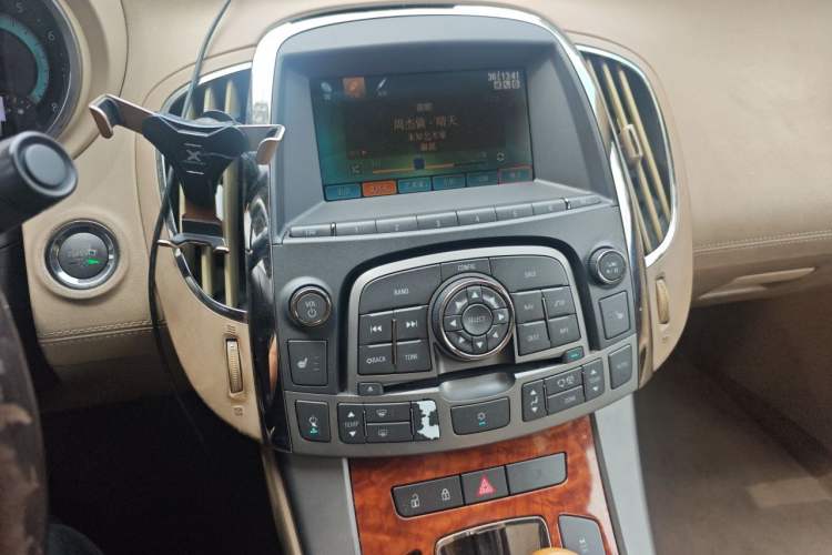 Used Buick LaCrosse 2012 2.4L SIDI Haoya Edition Audio And AC Panel