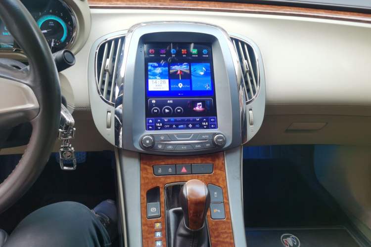 Used Buick LaCrosse 2012 2.4L SIDI Elegant Edition Audio And AC Panel