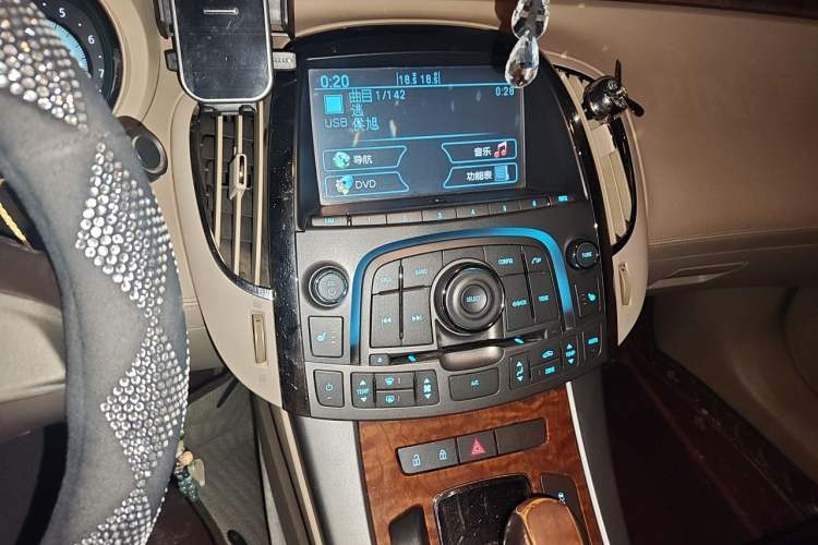 Used Buick LaCrosse 2012 2.4L SIDI Elegant Edition Audio And AC Panel
