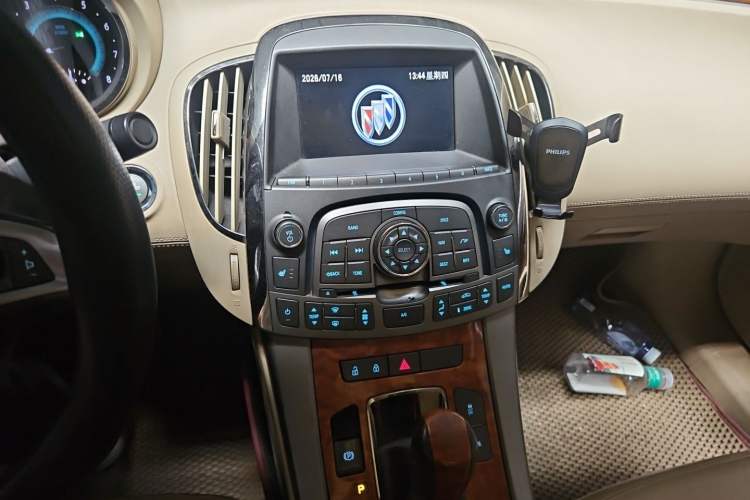Used Buick LaCrosse 2012 2.4L SIDI Haoya Edition Audio And AC Panel