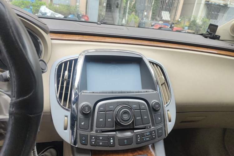 Used Buick LaCrosse 2012 2.4L SIDI Elegant Edition Audio And AC Panel