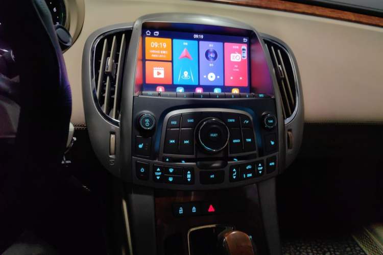 Used Buick LaCrosse 2012 2.4L SIDI Elegant Edition Audio And AC Panel