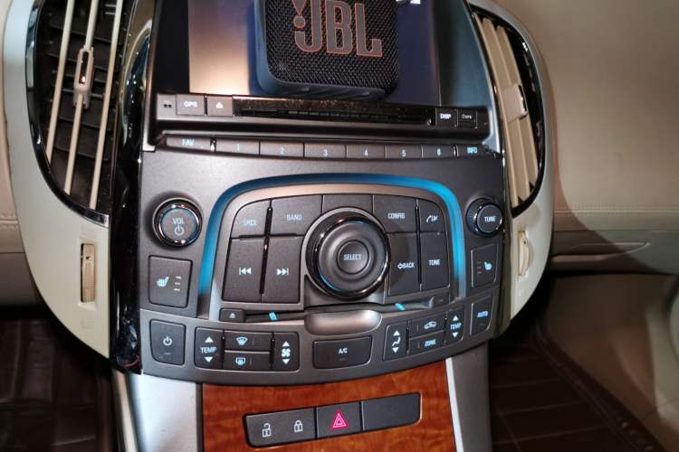 Used Buick LaCrosse 2012 2.4L SIDI Elegant Edition Audio And AC Panel