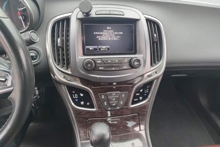 Used Buick LaCrosse 2012 2.4L SIDI Luxury Edition Audio And AC Panel