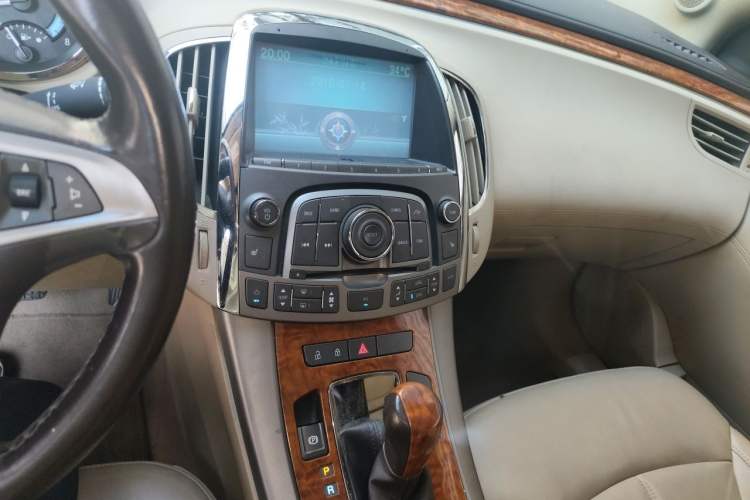 Used Buick LaCrosse 2012 2.4L SIDI Elegant Edition Audio And AC Panel