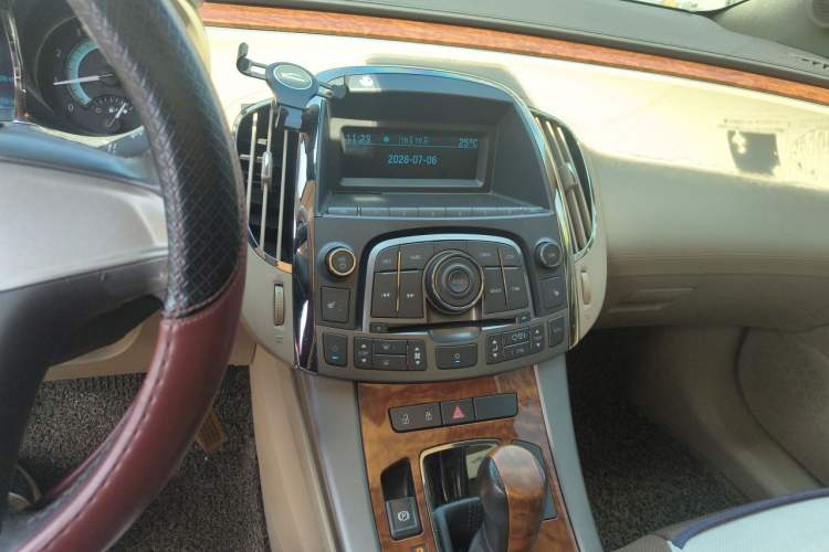 Used Buick LaCrosse 2012 2.4L SIDI Haoya Edition Audio And AC Panel