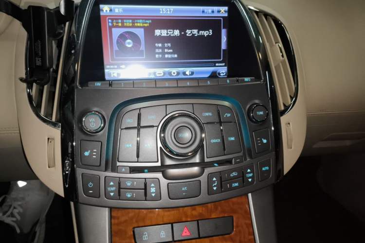 Used Buick LaCrosse 2012 2.4L SIDI Elegant Edition Audio And AC Panel