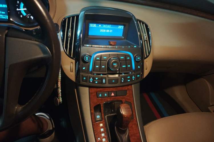 Used Buick LaCrosse 2012 2.4L SIDI Elegant Edition Audio And AC Panel