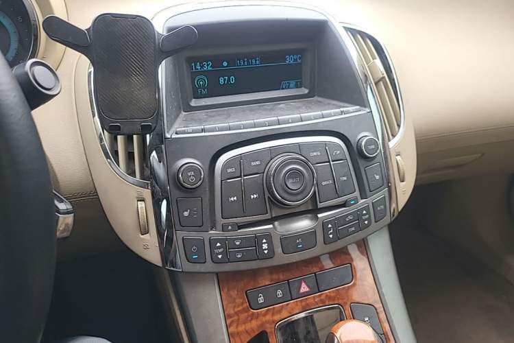 Used Buick LaCrosse 2012 2.4L SIDI Comfort Edition Audio And AC Panel