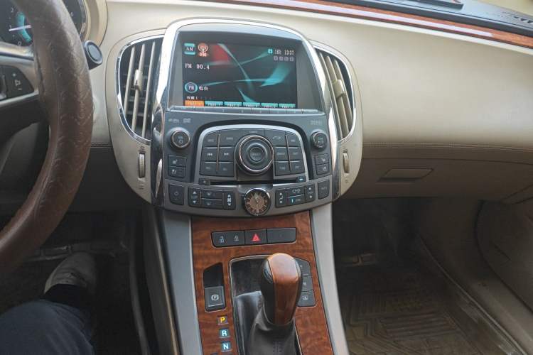 Used Buick LaCrosse 2012 2.4L SIDI Luxury Edition Audio And AC Panel