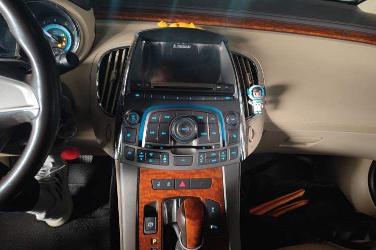 Used Buick LaCrosse 2012 2.4L SIDI Elegant Edition Audio And AC Panel