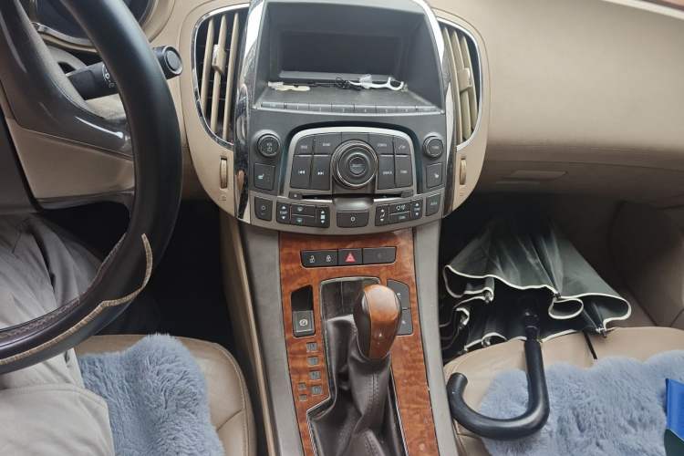 Used Buick LaCrosse 2012 2.4L SIDI Elegant Edition Audio And AC Panel
