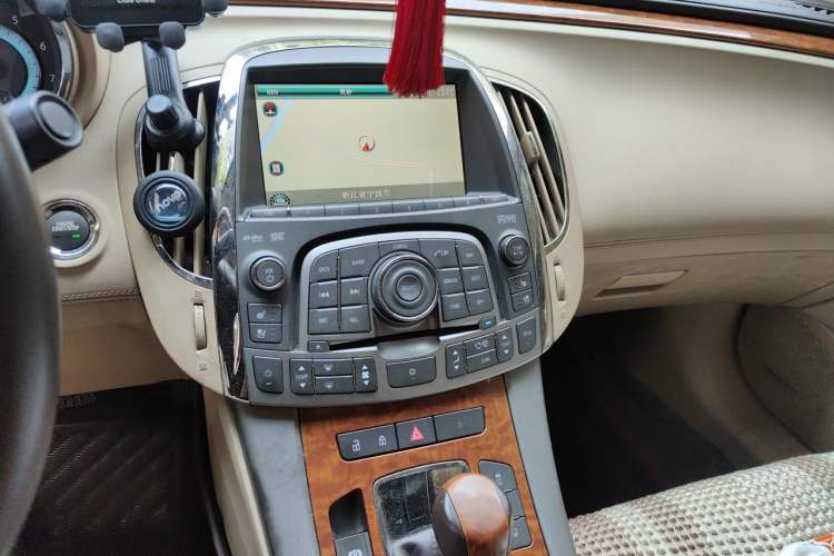 Used Buick LaCrosse 2012 2.4L SIDI Luxury Edition Audio And AC Panel