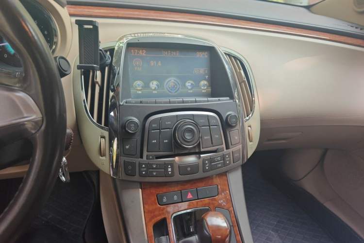 Used Buick LaCrosse 2012 2.4L SIDI Elegant Edition Audio And AC Panel