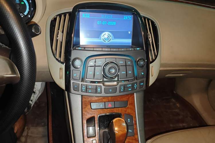 Used Buick LaCrosse 2012 2.4L SIDI Elegant Edition Audio And AC Panel