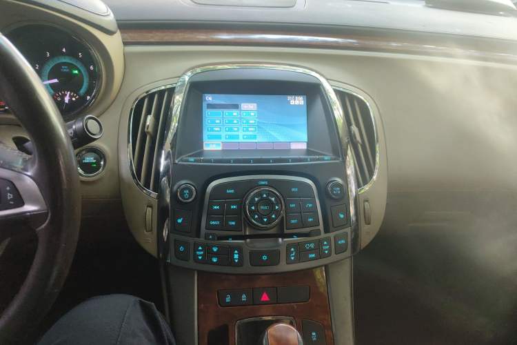 Used Buick LaCrosse 2012 2.0T Haoya Edition Audio And AC Panel