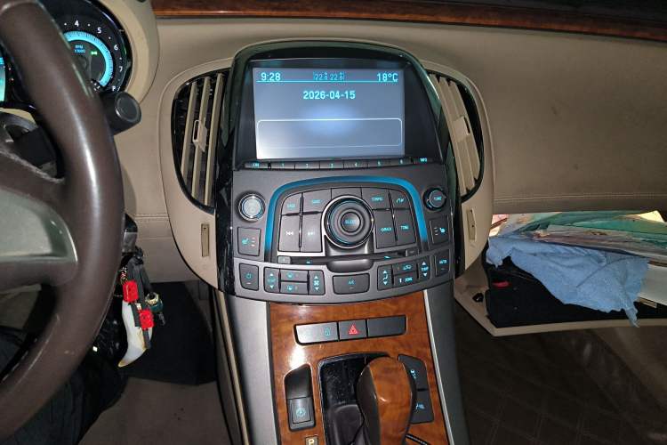 Used Buick LaCrosse 2012 2.4L SIDI Elegant Edition Audio And AC Panel