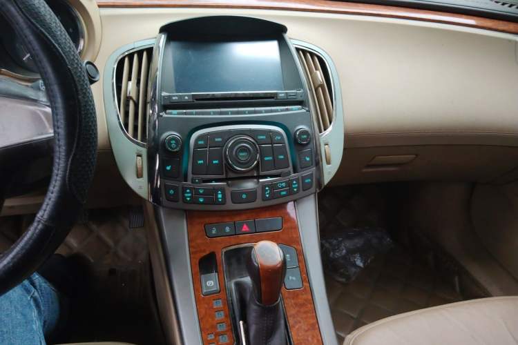 Used Buick LaCrosse 2012 2.4L SIDI Elegant Edition Audio And AC Panel