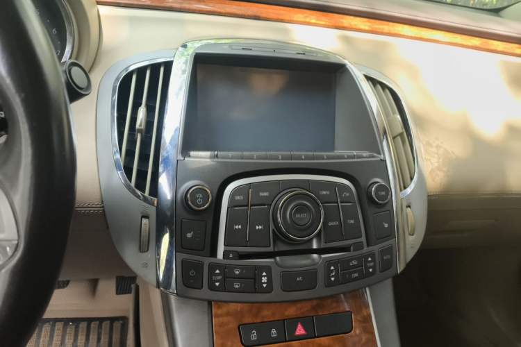 Used Buick LaCrosse 2012 2.4L SIDI Elegant Edition Audio And AC Panel