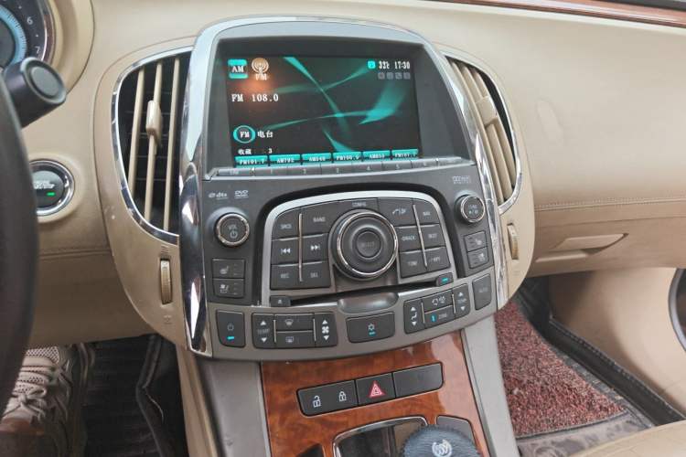 Used Buick LaCrosse 2012 2.4L SIDI Luxury Edition Audio And AC Panel