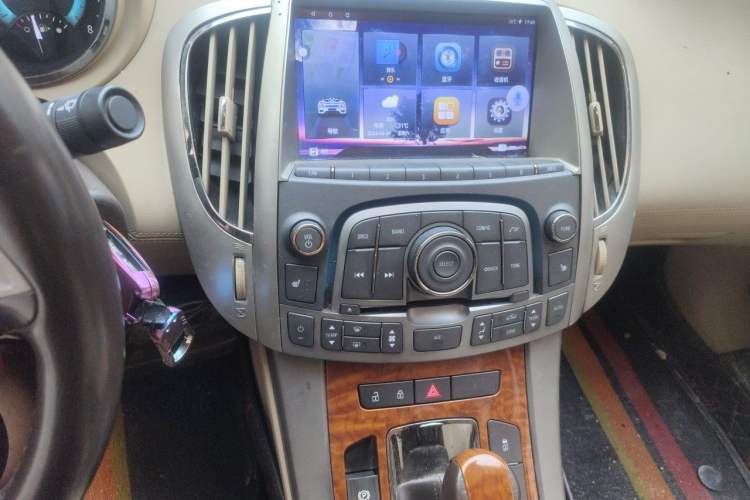 Used Buick LaCrosse 2012 2.4L SIDI Elegant Edition Audio And AC Panel