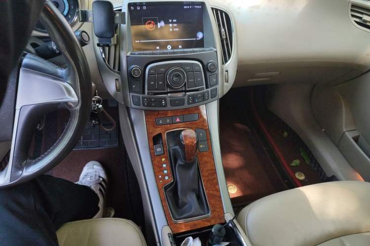 Used Buick LaCrosse 2012 2.4L SIDI Elegant Edition Audio And AC Panel