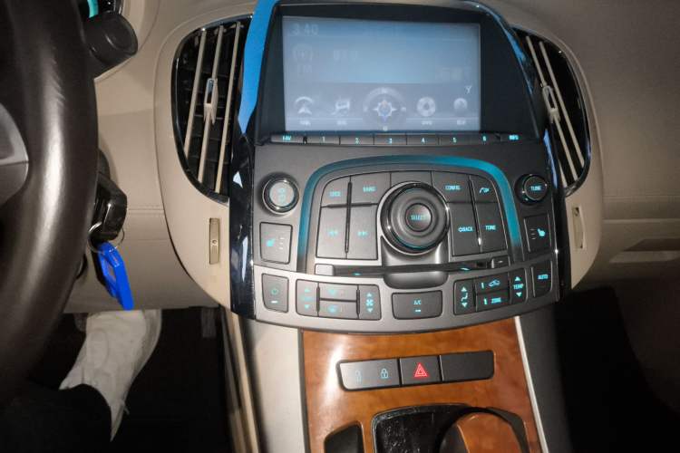 Used Buick LaCrosse 2012 2.4L SIDI Elegant Edition Audio And AC Panel