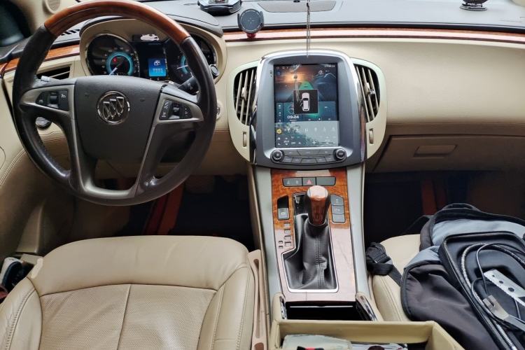 Used Buick LaCrosse 2012 2.4L SIDI Luxury Edition Center Console