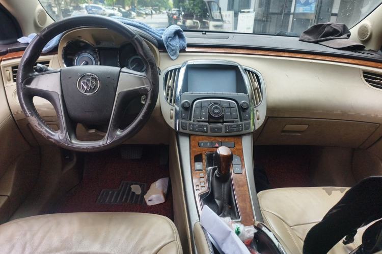 Used Buick LaCrosse 2012 2.4L SIDI Elegant Edition Center Console