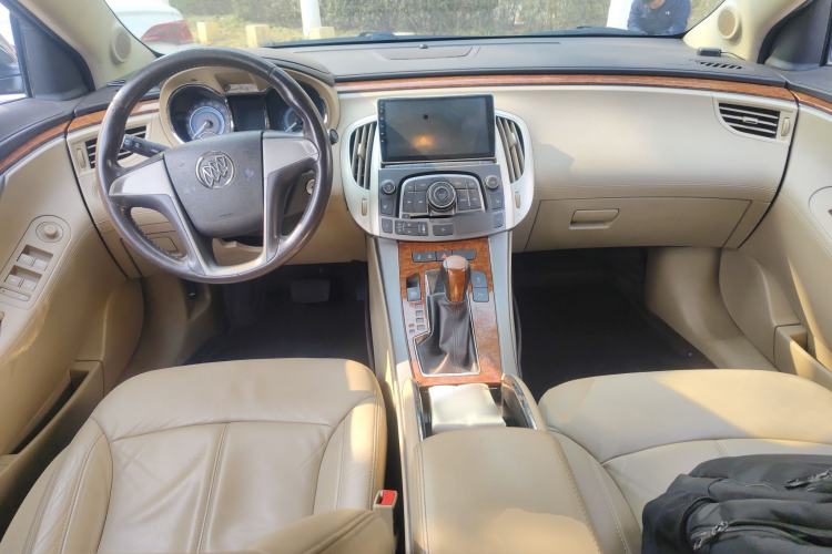 Used Buick LaCrosse 2012 2.0T Haoya Edition Center Console