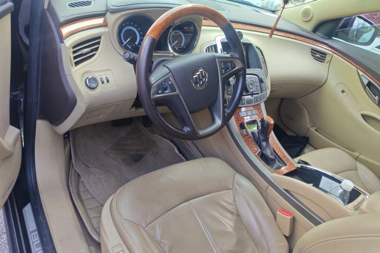 Used Buick LaCrosse 2012 2.4L SIDI Luxury Edition Center Console