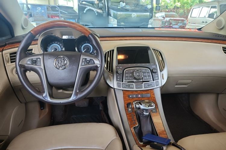Used Buick LaCrosse 2012 2.4L SIDI Luxury Edition Center Console