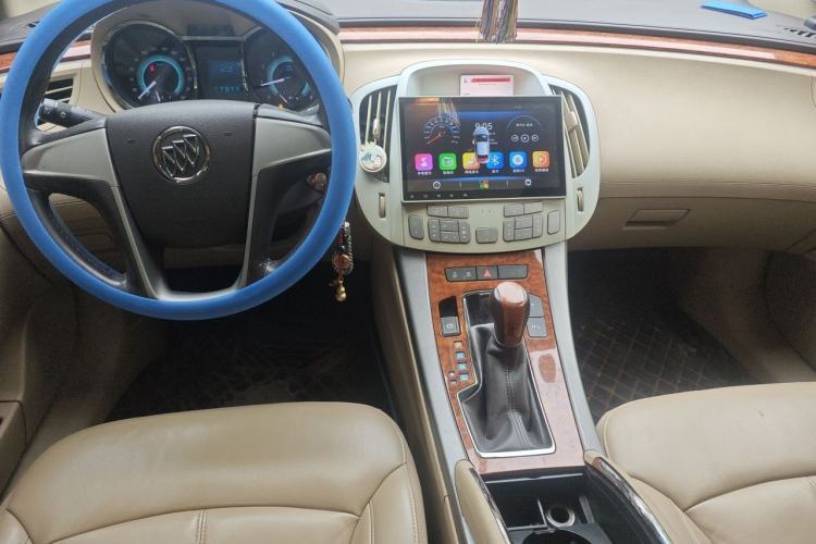 Used Buick LaCrosse 2012 2.4L SIDI Elegant Edition Center Console