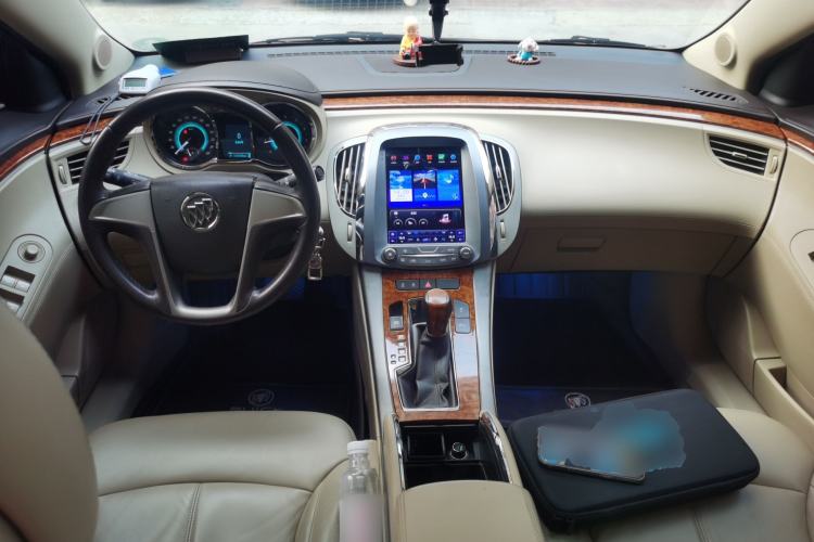 Used Buick LaCrosse 2012 2.4L SIDI Elegant Edition Center Console
