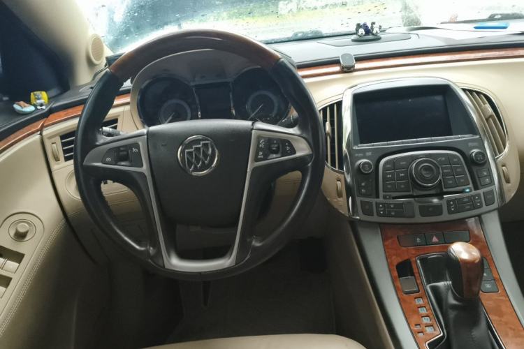 Used Buick LaCrosse 2012 2.4L SIDI Luxury Edition Center Console