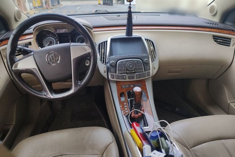 Used Buick LaCrosse 2012 2.4L SIDI Elegant Edition Center Console