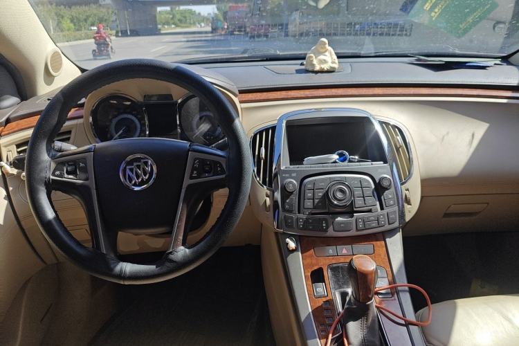 Used Buick LaCrosse 2012 2.4L SIDI Luxury Edition Center Console